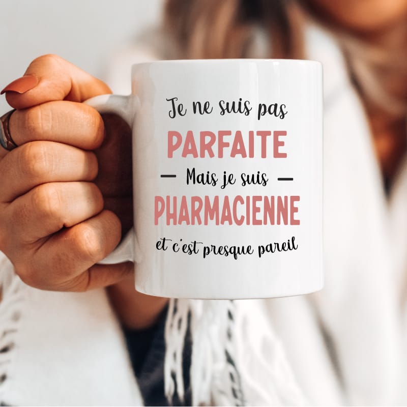 Mug pharmacienne pas parfaite femme