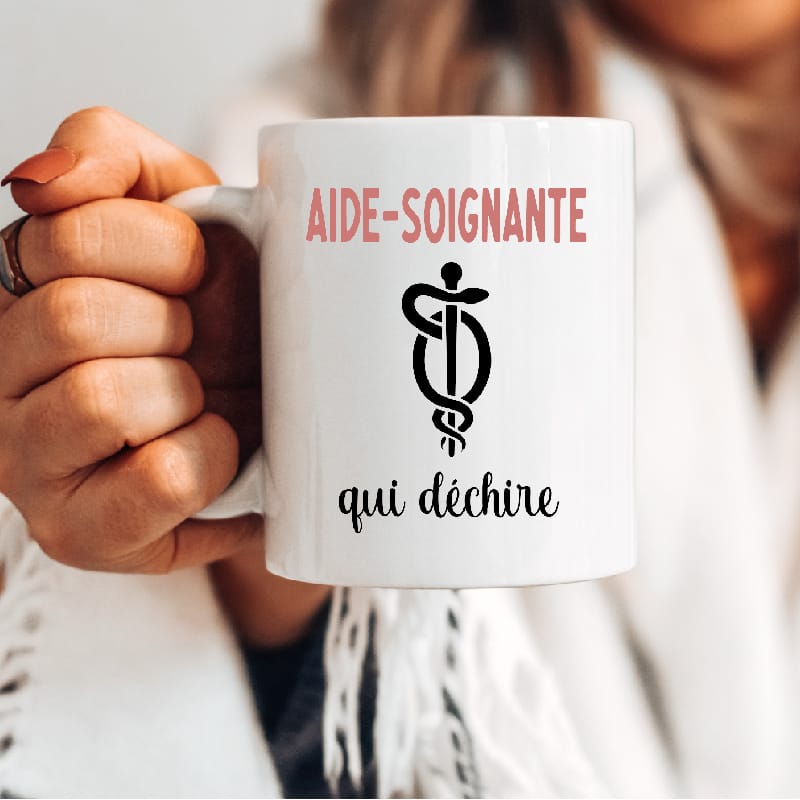 Mug Aide-soignante qui déchire caducée